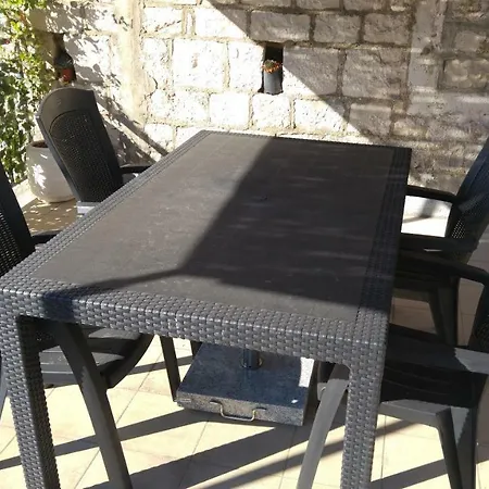 Holiday Pera - 2 Bedroom House Apartment Slatine